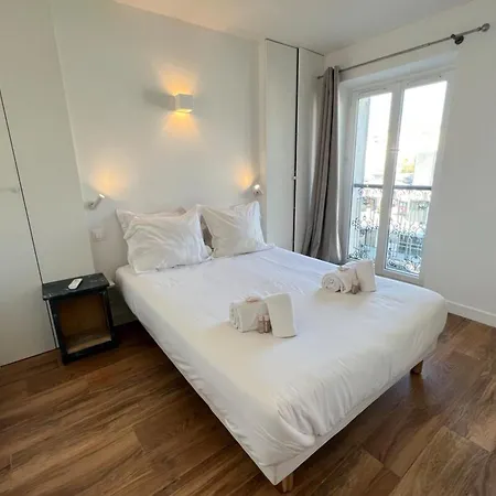Beautiful 3 Bedrooms In *
