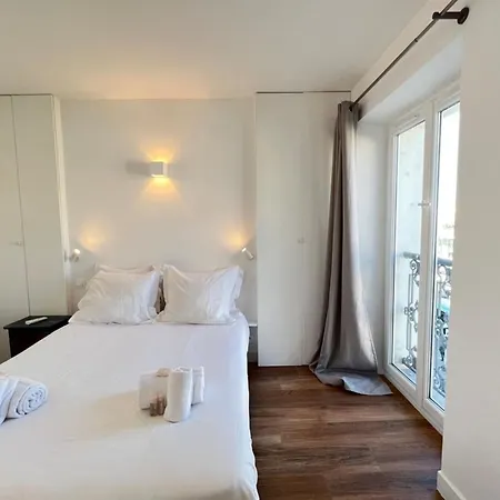 Beautiful 3 Bedrooms In *